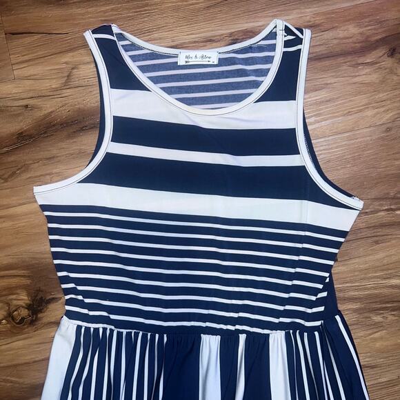 Blue White Striped Maxi Dress Sleeveless Stretchy Long Summer Dress Size Medium - Picture 10 of 12